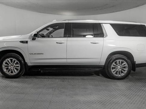 Used 2022 GMC Yukon XL SLE w/ Gmc Pro Safety Plus Package AWD/4WD image 3