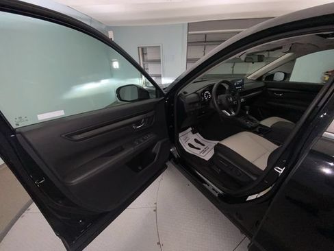 Used 2025 Honda CR-V EX image 11