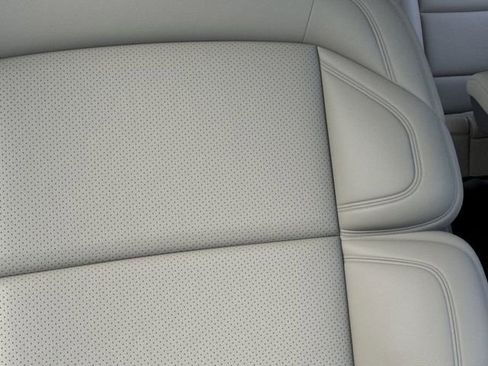 New 2026 Lincoln Navigator Premiere AWD/4WD image 18
