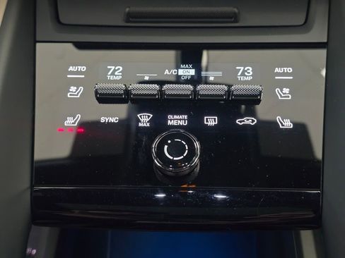 Certified 2025 Porsche Macan Electric image 17