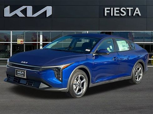 New 2025 Kia K4 LXS image 2