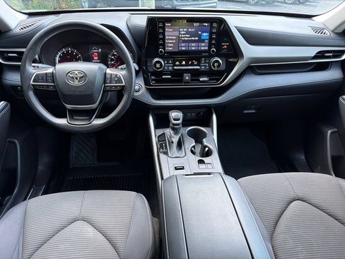 Used 2022 Toyota Highlander L FWD image 22