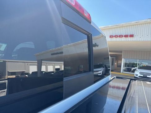 Used 2017 GMC Sierra 2500 Denali w/ Duramax Plus Package AWD/4WD image 4