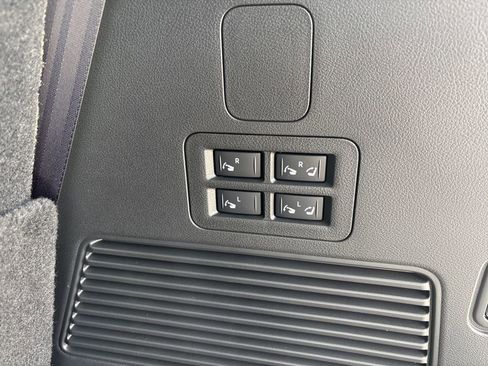 New 2026 Nissan Armada SL w/ Captain's Chari Seat Package image 18