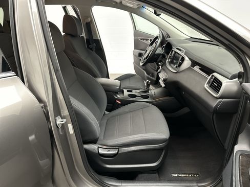Used 2017 Kia Sorento FWD w/ LX Convenience Package image 21