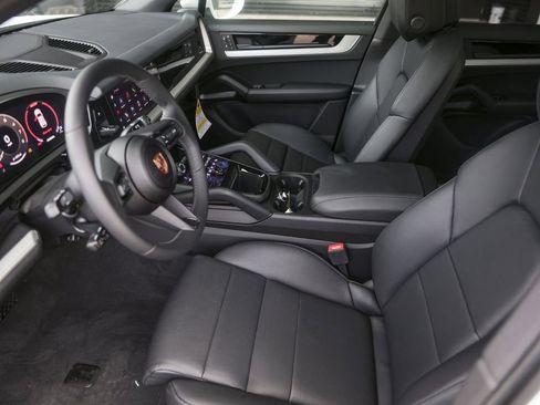 New 2025 Porsche Cayenne image 16