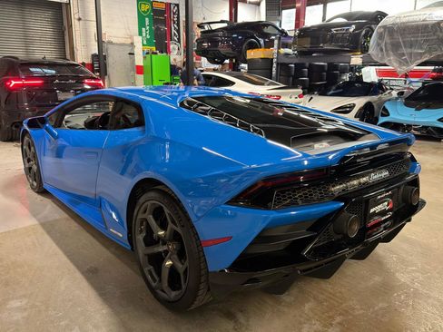 Used 2020 Lamborghini Huracan EVO image 9
