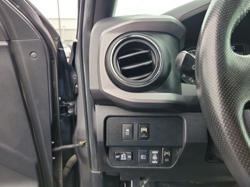 Used 2022 Toyota Tacoma TRD Sport AWD/4WD image 20