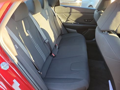 Certified 2025 Hyundai Elantra SEL image 22