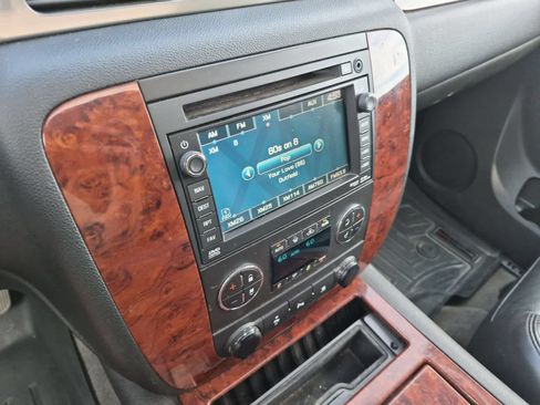 Used 2010 Chevrolet Suburban LTZ AWD/4WD image 29