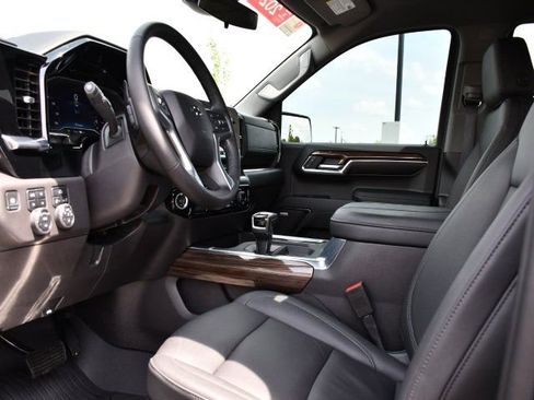 Used 2024 Chevrolet Silverado 1500 LT Trail Boss w/ Convenience Package II AWD/4WD image 19