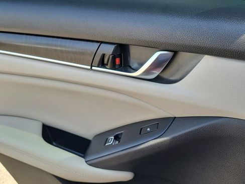 Used 2021 Honda Accord Touring image 25