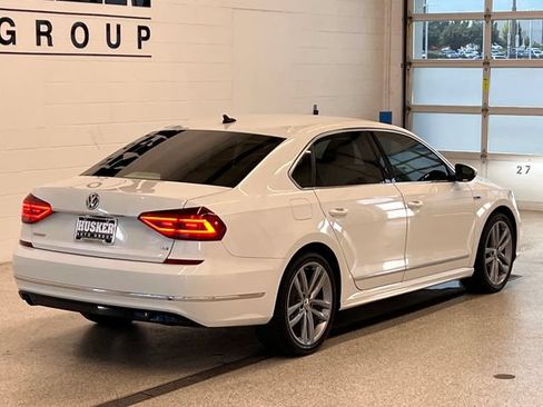 Used 2017 Volkswagen Passat 1.8T R-Line w/ R-Line Lighting Package FWD image 7