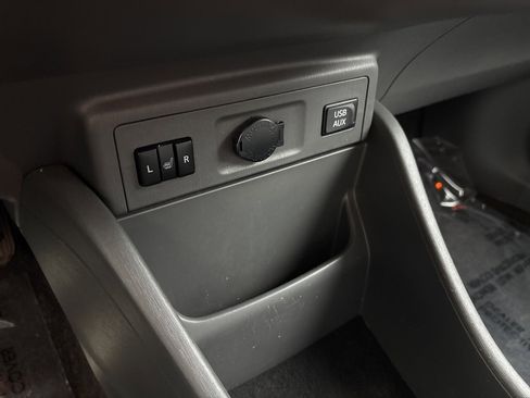 Used 2014 Toyota Prius V Three image 23