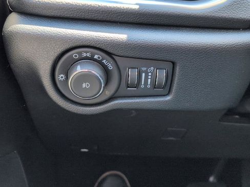 Used 2025 Chrysler Pacifica Limited FWD image 14