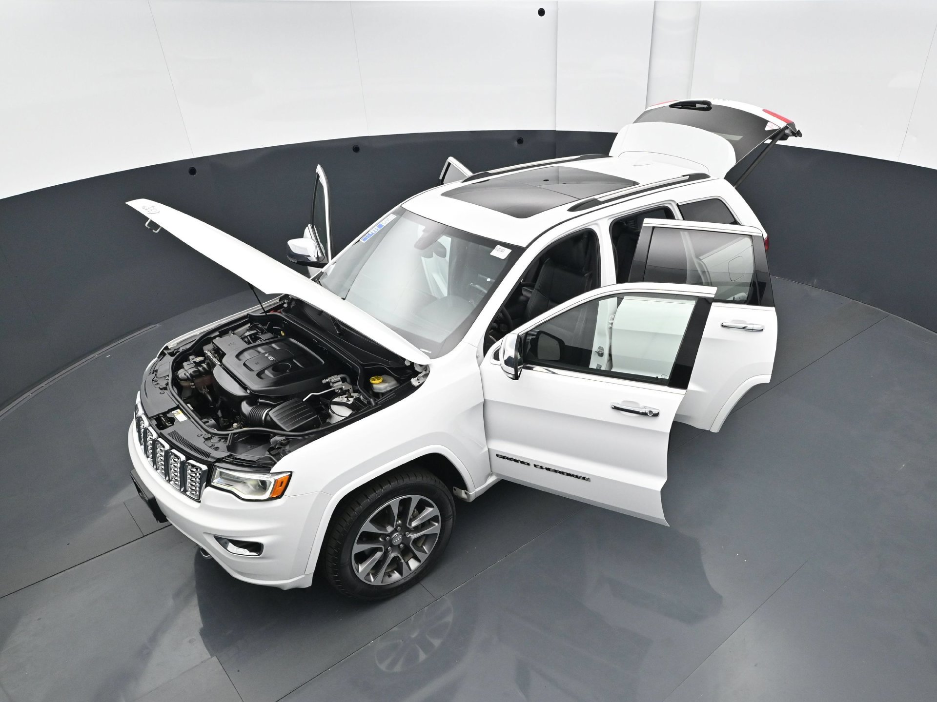 Used 2017 Jeep Grand Cherokee Overland AWD/4WD image 40