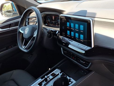 Certified 2025 Volkswagen Atlas Cross Sport SE FWD image 13