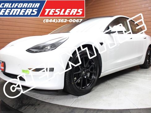 Used 2023 Tesla Model 3 Standard Range image 1