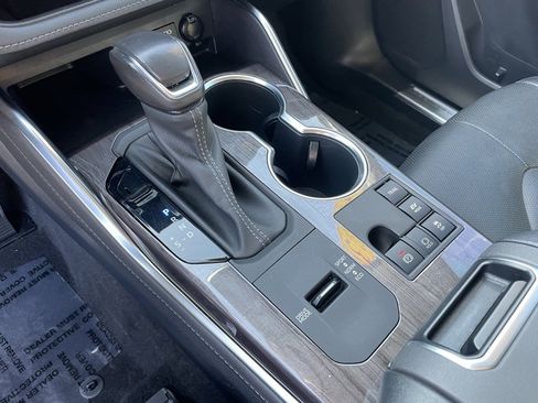 Used 2023 Toyota Highlander Limited image 19