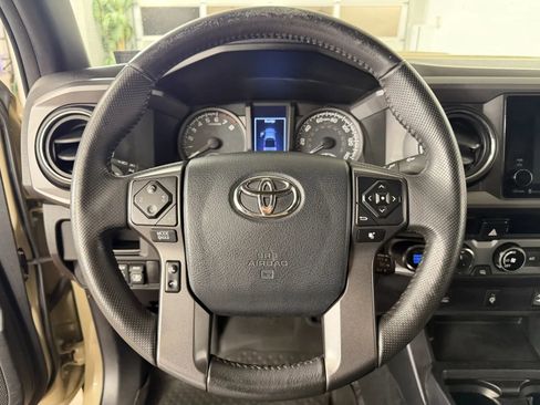 Used 2017 Toyota Tacoma TRD Sport w/ Tow Package (A/T) AWD/4WD image 19