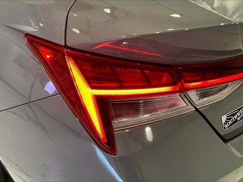 Used 2023 Hyundai Elantra Limited FWD image 23