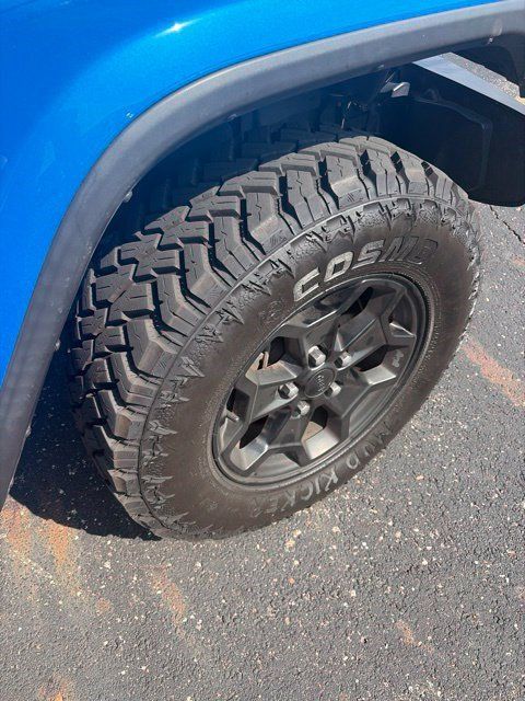 Used 2021 Jeep Gladiator Sport AWD/4WD image 32