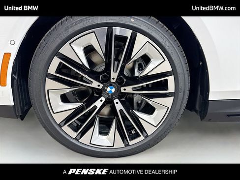 New 2026 BMW i5 eDrive40 image 2