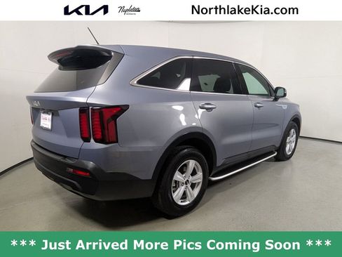 Used 2023 Kia Sorento LX image 7
