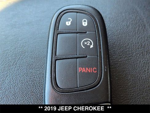 Used 2019 Jeep Cherokee Trailhawk w/ Cold Weather Group image 27
