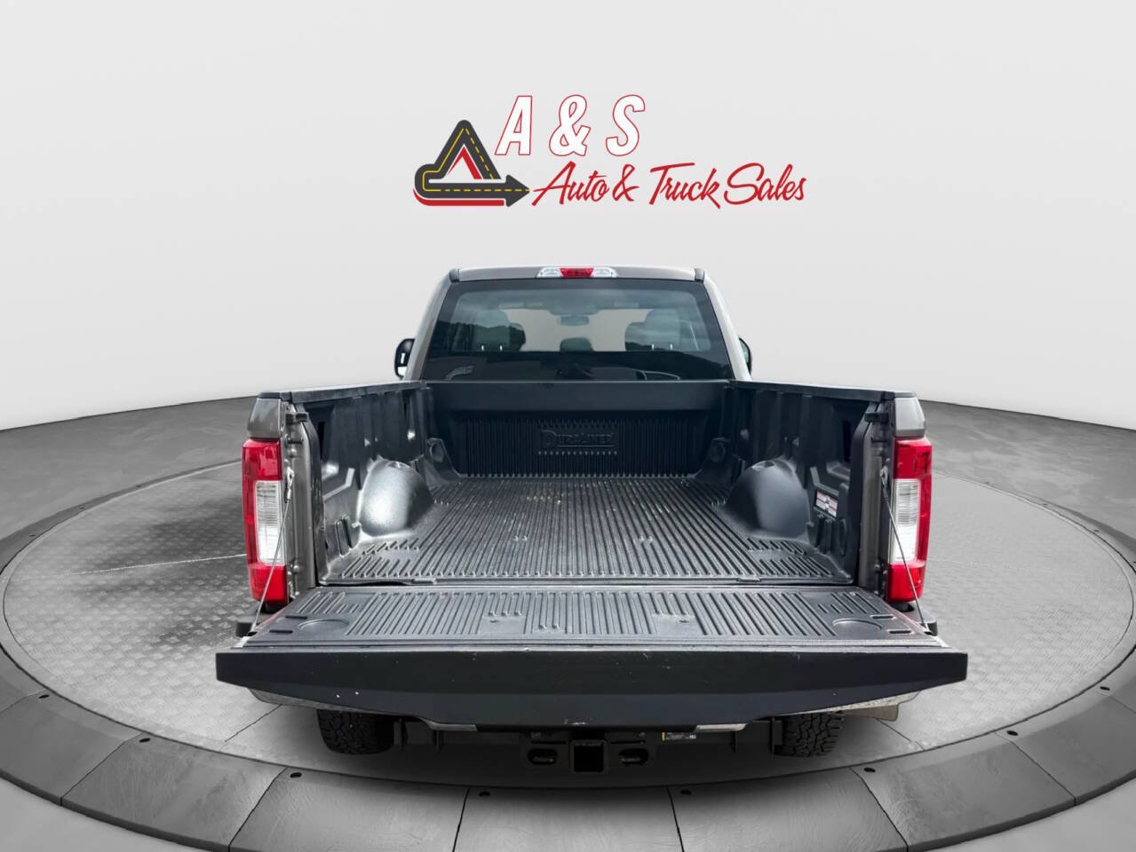 Used 2019 Ford F350 XL w/ Power Equipment Group AWD/4WD image 18