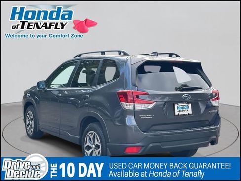 Used 2022 Subaru Forester Premium image 4