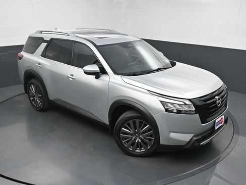 Used 2024 Nissan Pathfinder SL w/ SL Premium Package FWD image 34