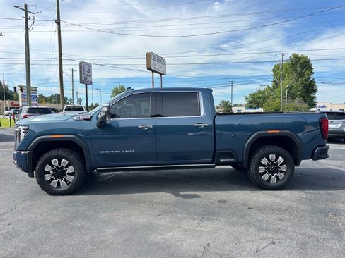 Used 2024 GMC Sierra 2500 Denali w/ Denali Reserve Package AWD/4WD image 3