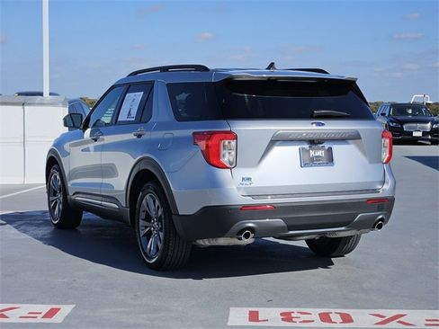 Used 2024 Ford Explorer XLT w/ Equipment Group 202A image 5