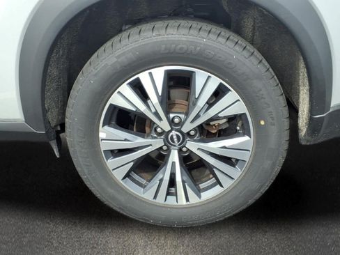 Used 2023 Nissan Rogue SV AWD/4WD image 9