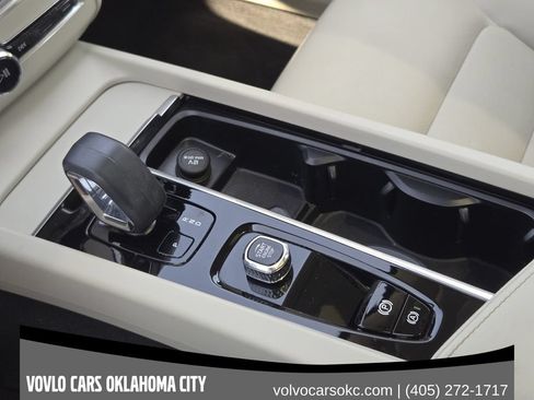 Certified 2024 Volvo XC60 B5 Core AWD/4WD image 17
