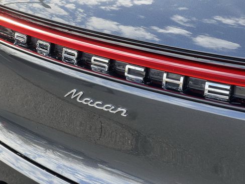 Used 2021 Porsche Macan image 24