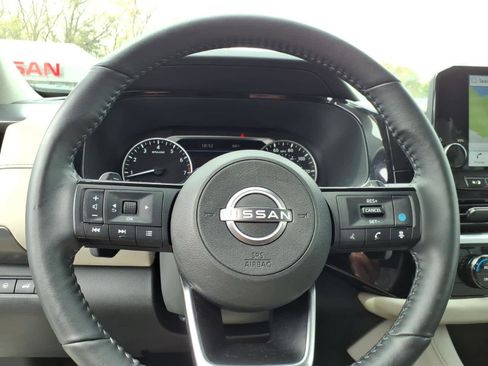Used 2022 Nissan Pathfinder SL AWD/4WD image 24