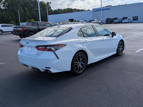 Used 2024 Toyota Camry SE FWD image 3