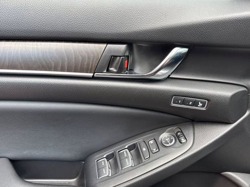 Used 2021 Honda Accord EX-L image 11