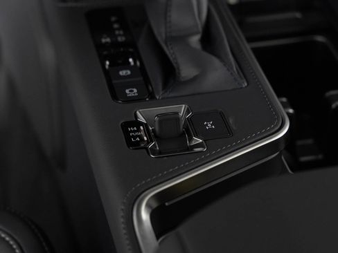 Used 2025 Lexus GX 550 image 36