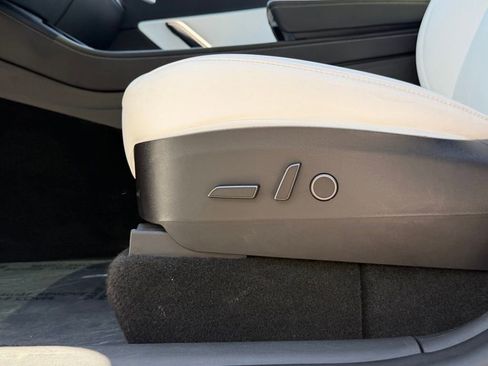 Used 2022 Tesla Model Y Long Range image 23