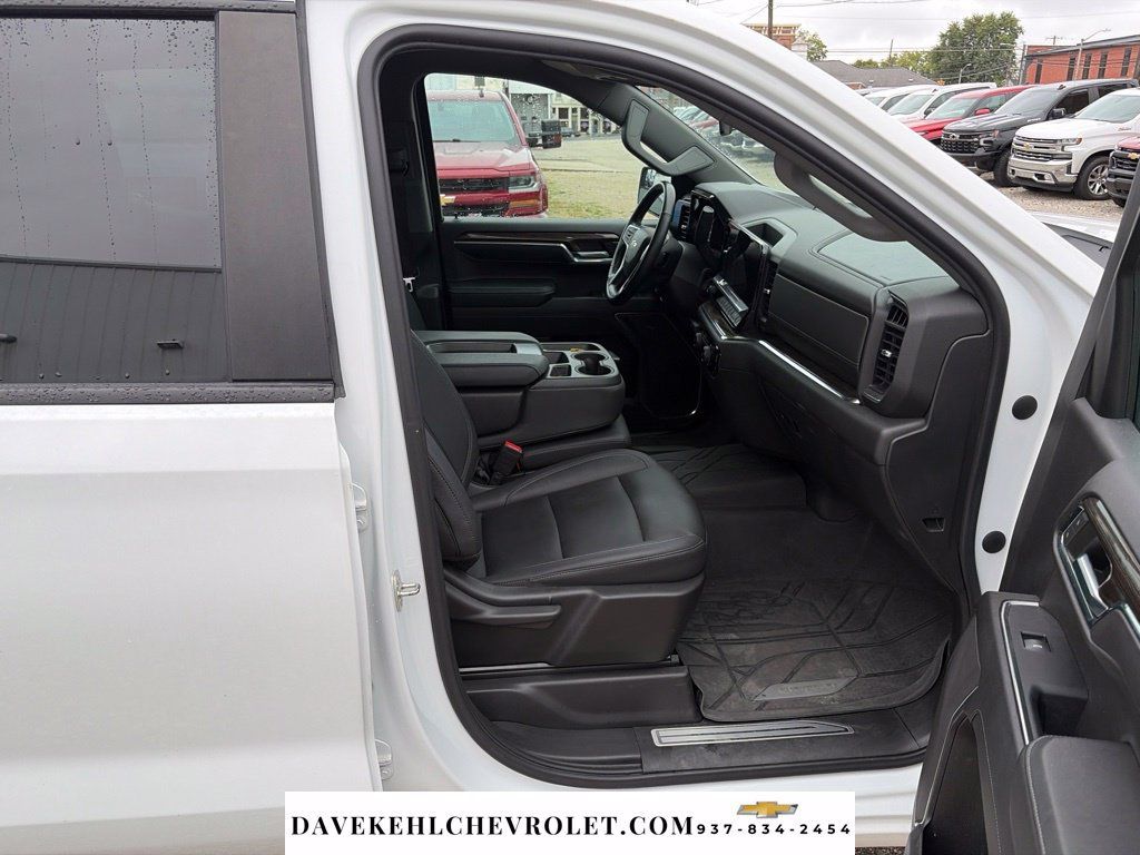 Used 2023 Chevrolet Silverado 1500 LT w/ Leather Package AWD/4WD image 23