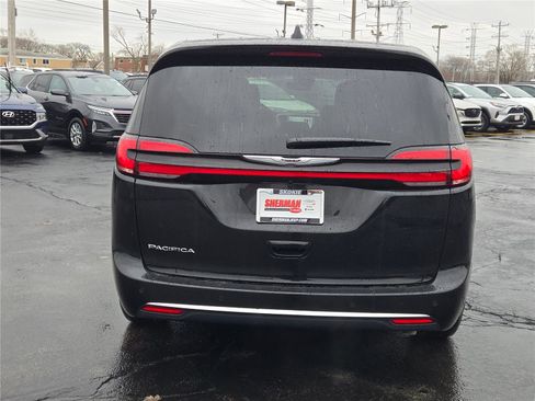 New 2026 Chrysler Pacifica Select image 15