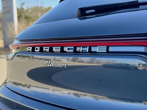 Used 2025 Porsche Macan image 22