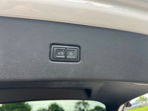 Used 2023 Audi Q8 Premium AWD/4WD image 32