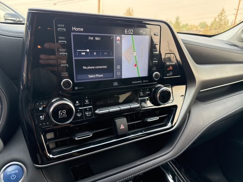 Used 2021 Toyota Highlander Limited image 27