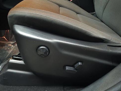 Used 2019 Jeep Grand Cherokee Laredo w/ 18" Wheel & 8.4" Radio Group image 13