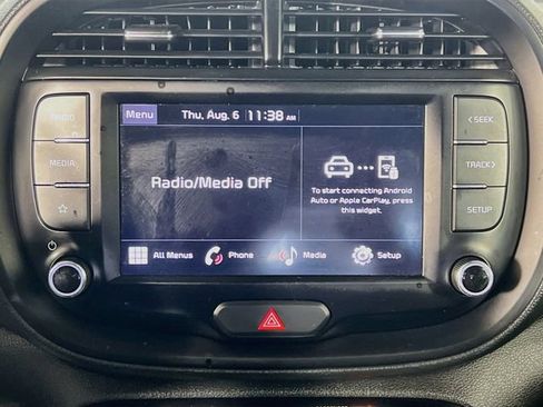 Used 2023 Kia Soul LX w/ LX Technology Package FWD image 21