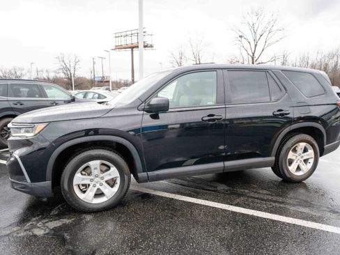 Certified 2023 Honda Pilot LX image 3